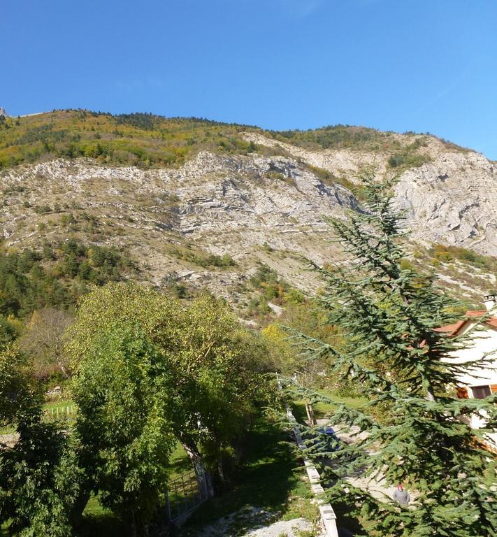 Le Rocher Des Ducs, Vue Sur Montagne, Abris Voitures Et Motos Le Glaizil Eksteriør bilde